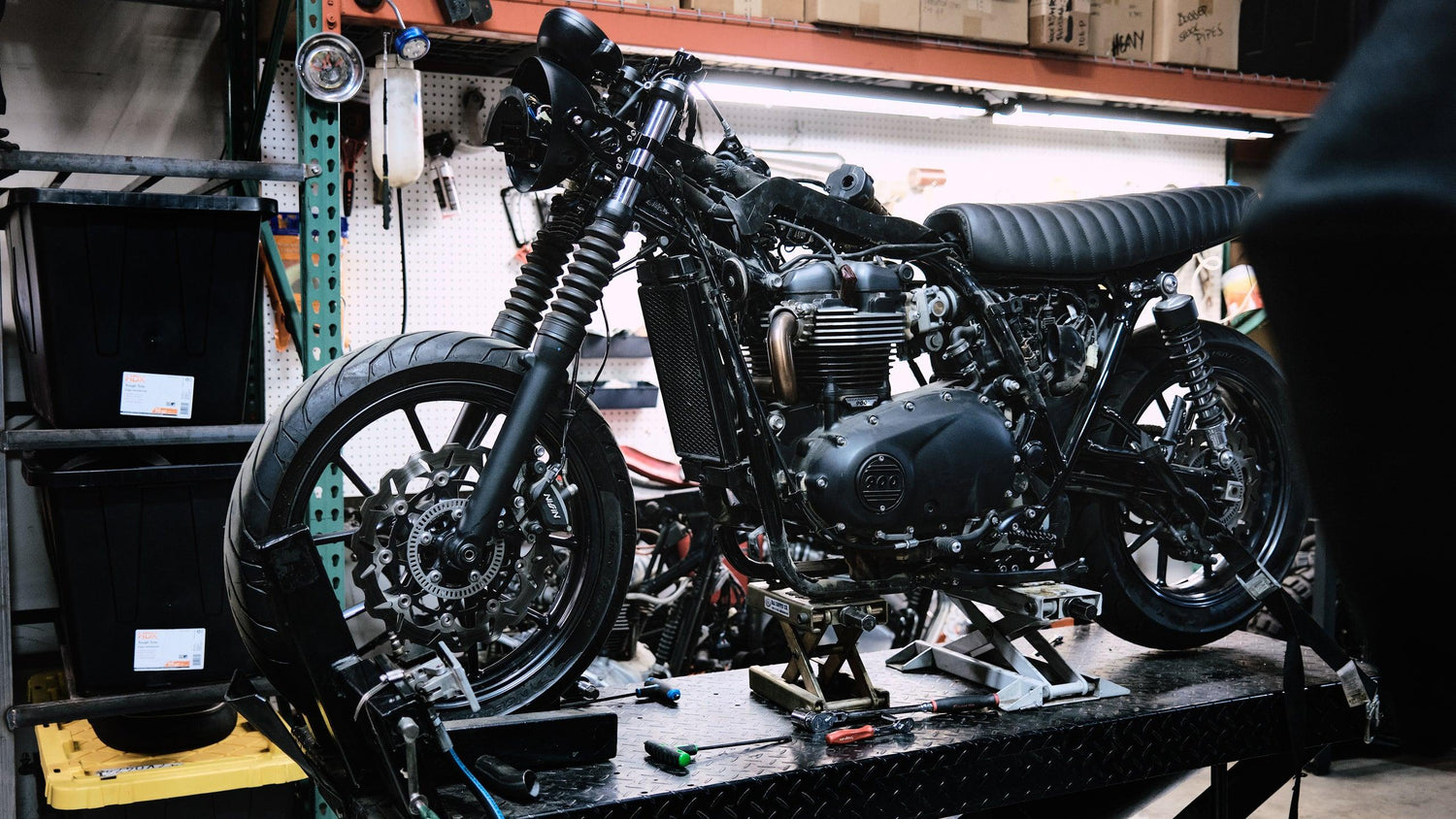 Build Series Episode 2: Street Twin wheels on Street Scrambler? | Street Sled - British Customs