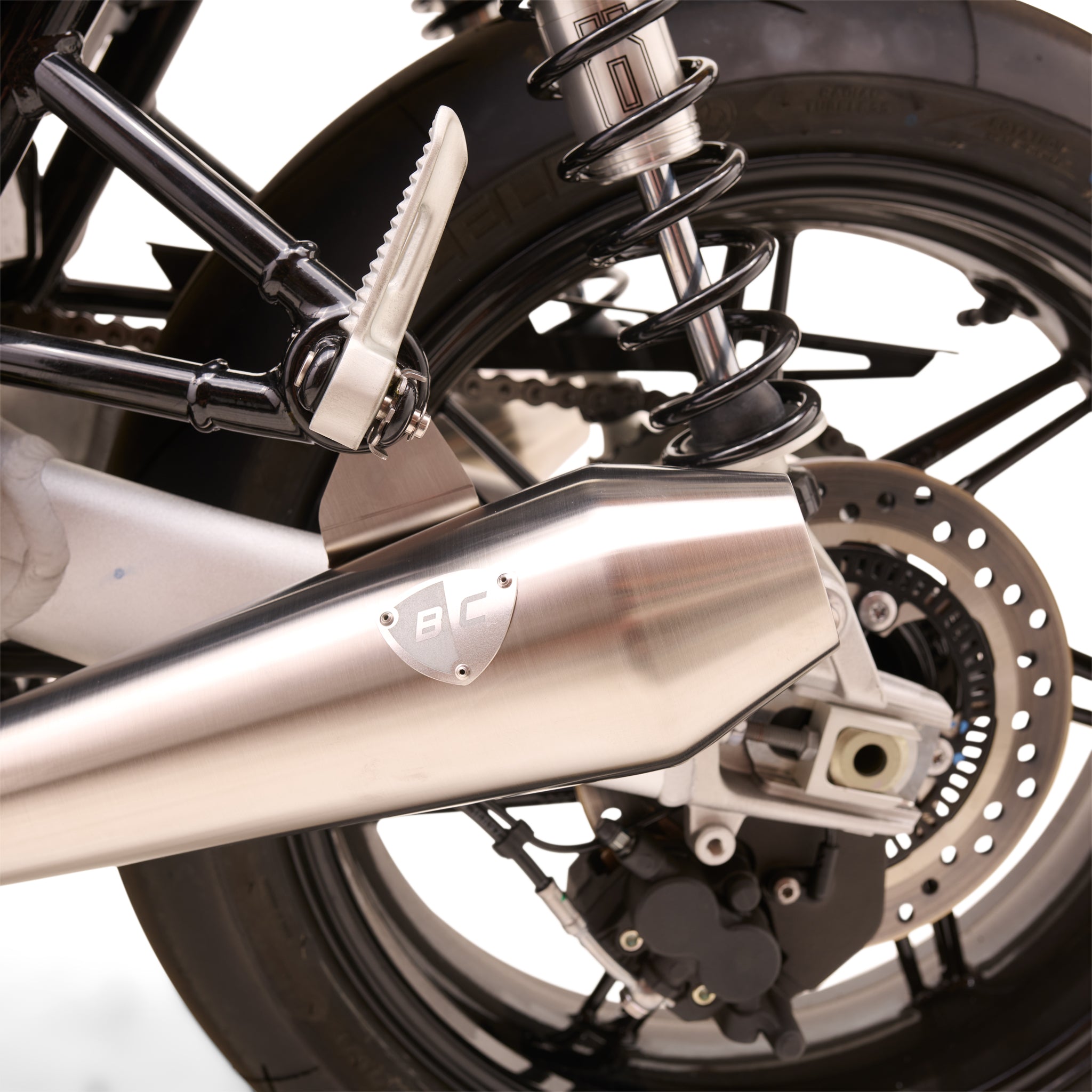 British Customs Shorty Predator Pro2.0 for Triumph Speed Twin 1200RS Brushed 01