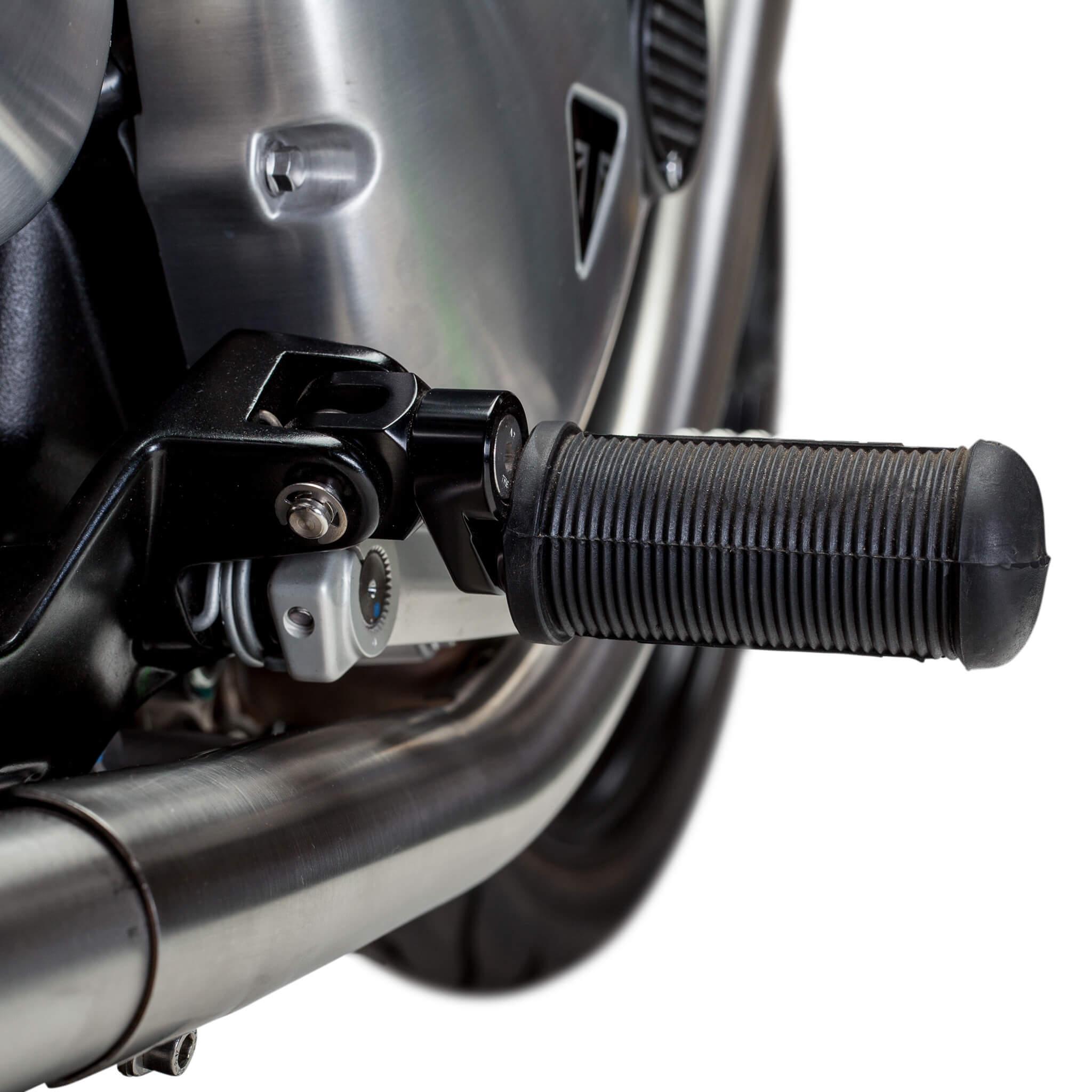 Bates Foot Pegs for Triumph Bonneville Bobber / Bobber Black