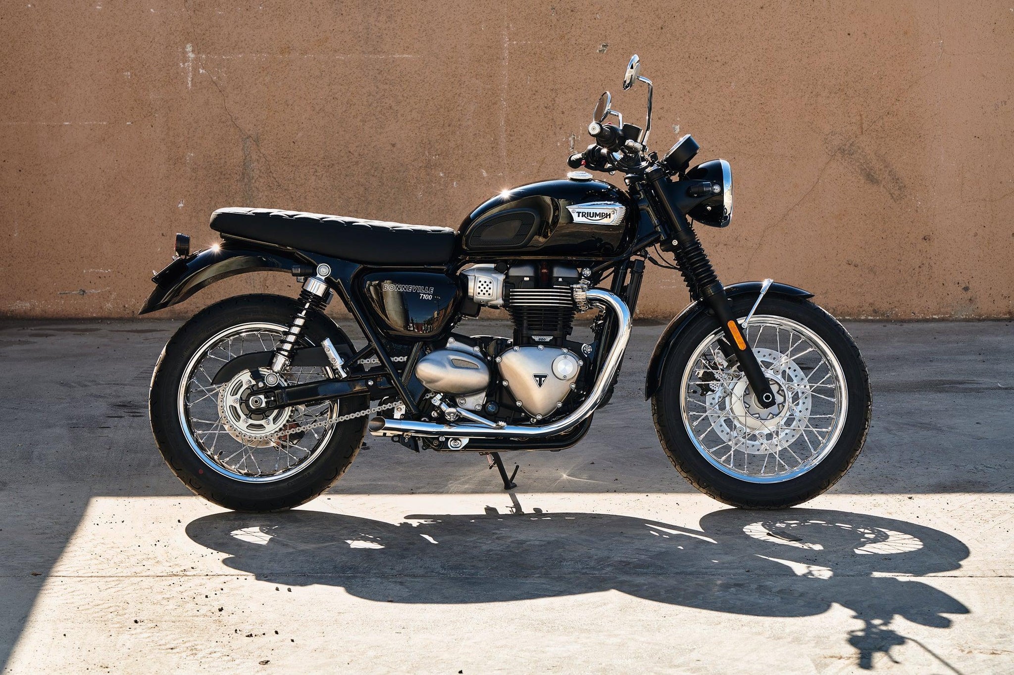 Triumph Bonneville T100 Black Custom