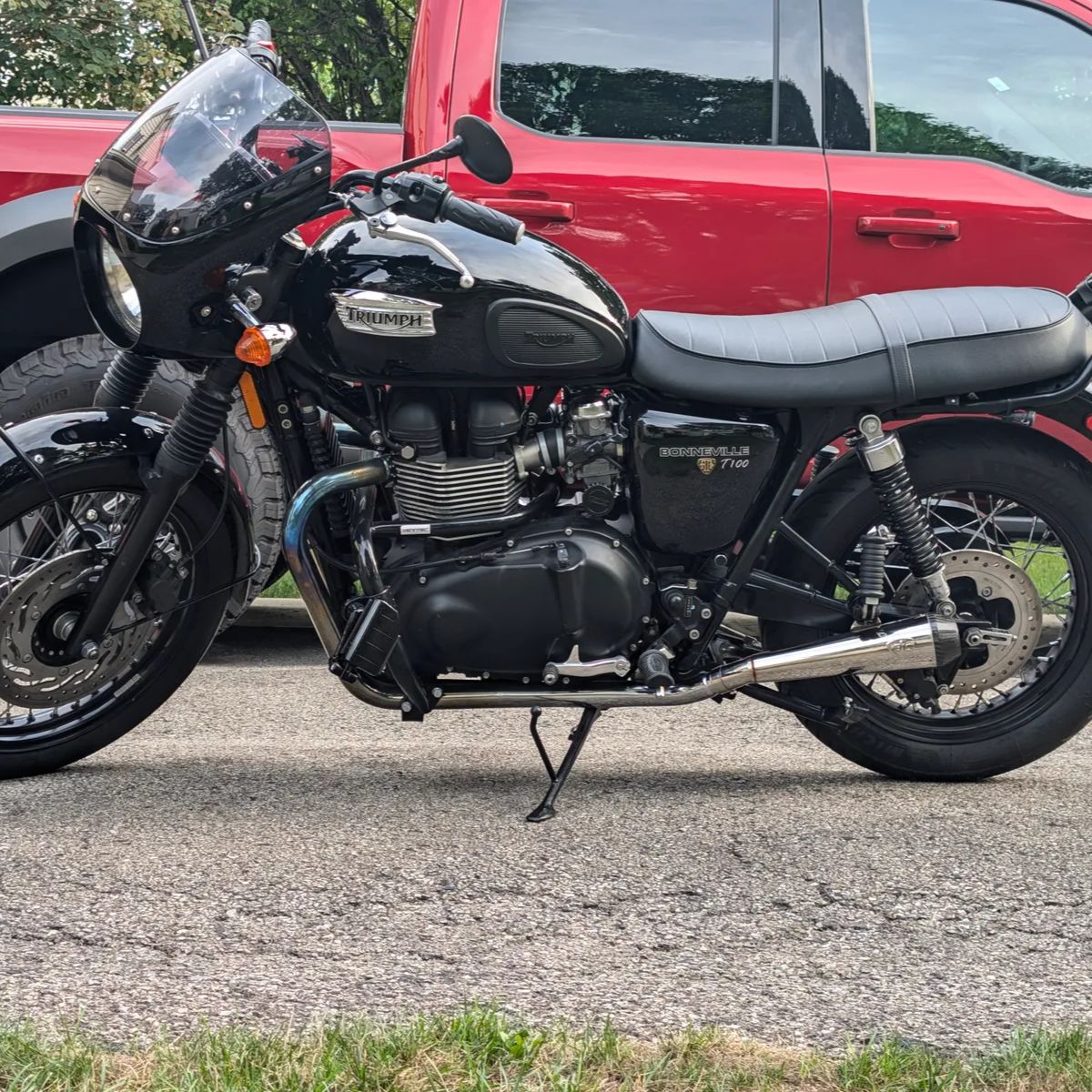 3.5 Predator Carbon Slip-On Exhaust for Bonneville Greater Than | Polished