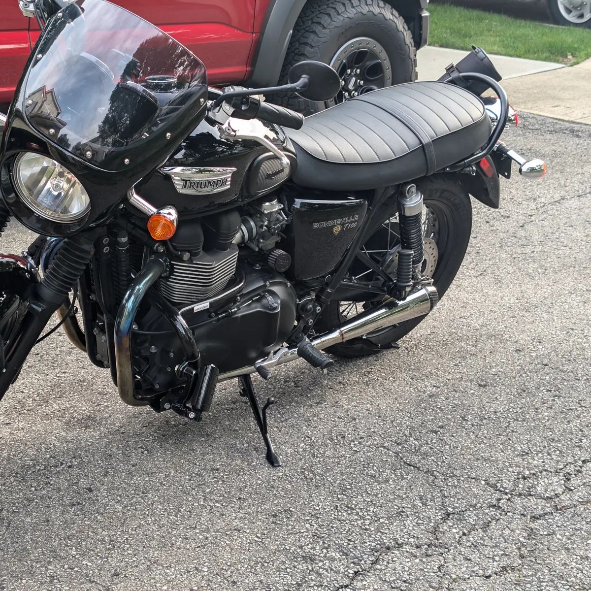 3.5 Predator Carbon Slip-On Exhaust for Bonneville Greater Than | Polished