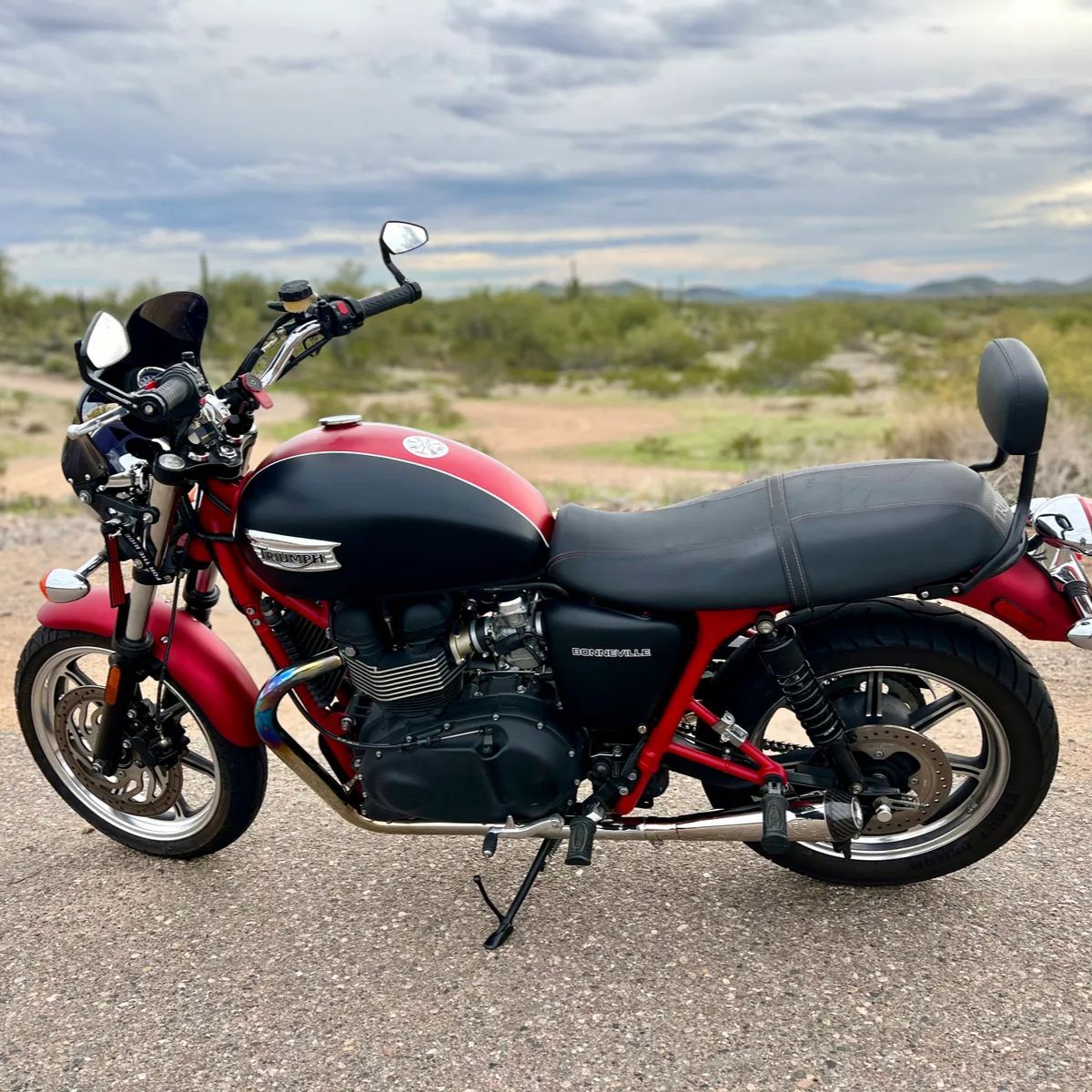 3.5 Predator Carbon Slip-On Exhaust for Triumph Bonneville Mag Wheel – Brushed