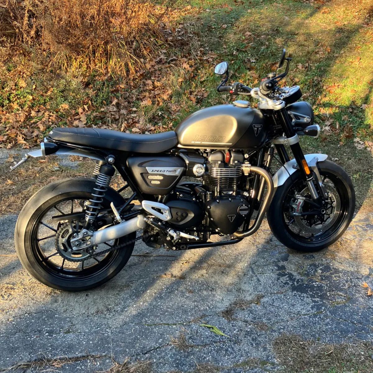 2-1 Low Predator Carbon for Triumph Thruxton 1200 / Speed Twin 1200