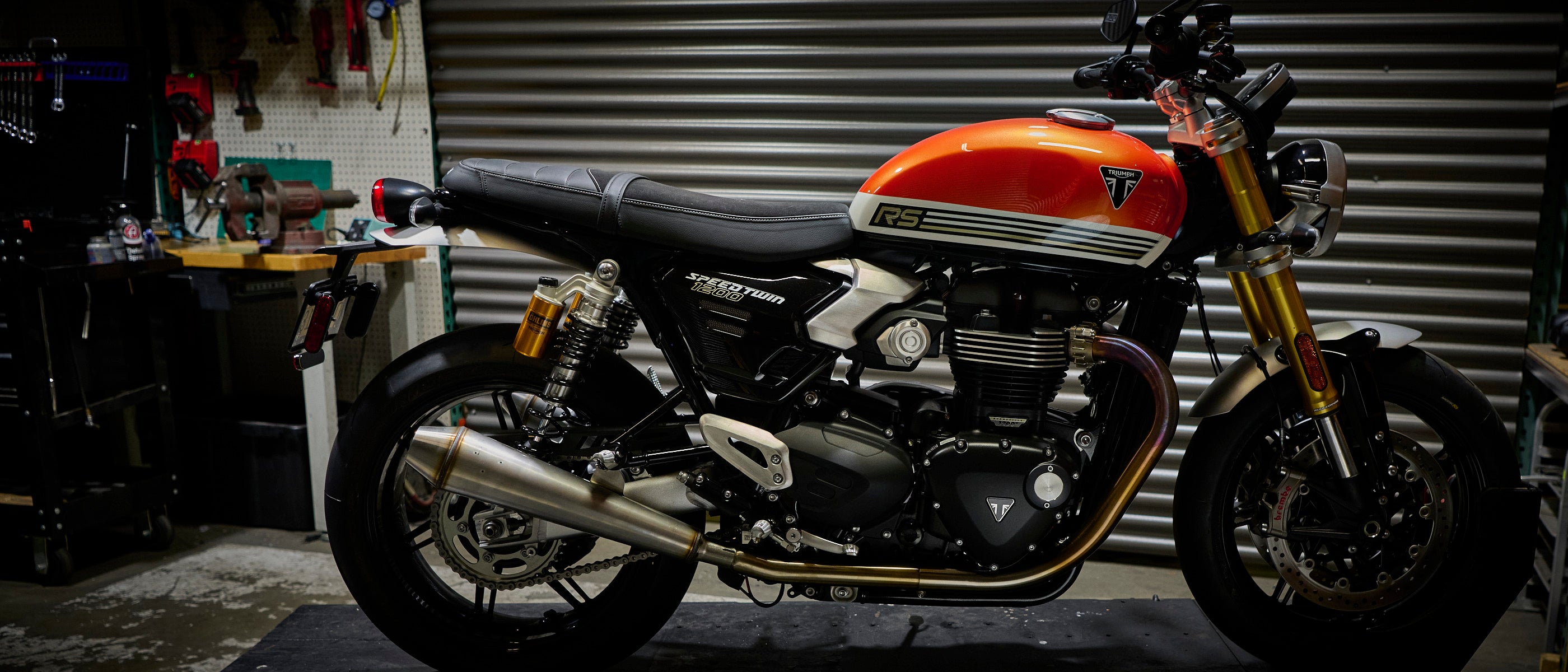 TRIUMPH スパースキット カムカバー T1260912 ブラック 【公式通販】