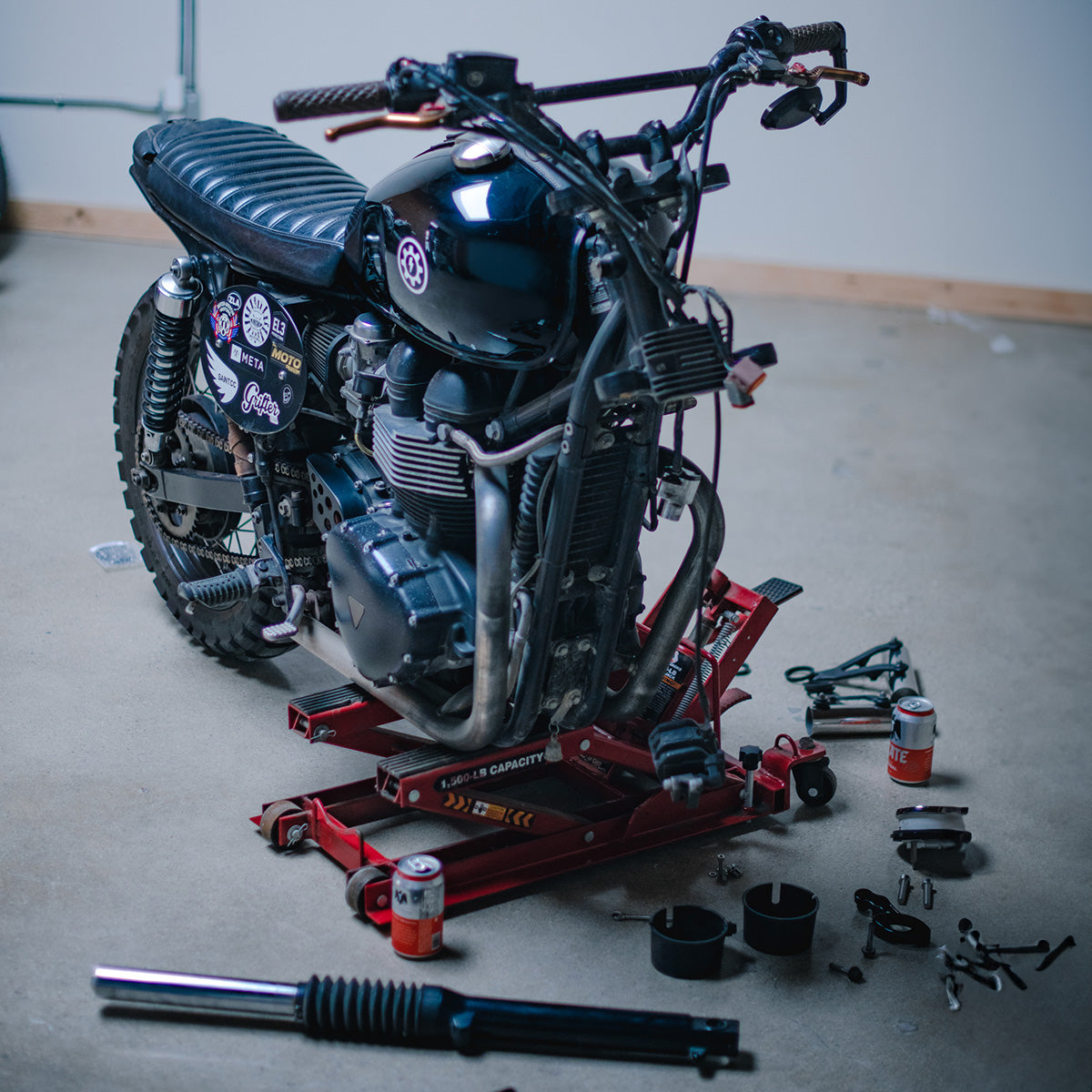 Triumph bonneville deals bobber custom parts