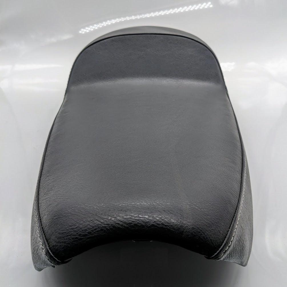 Biltwell Spencer Seat - Black Smooth - British Customs